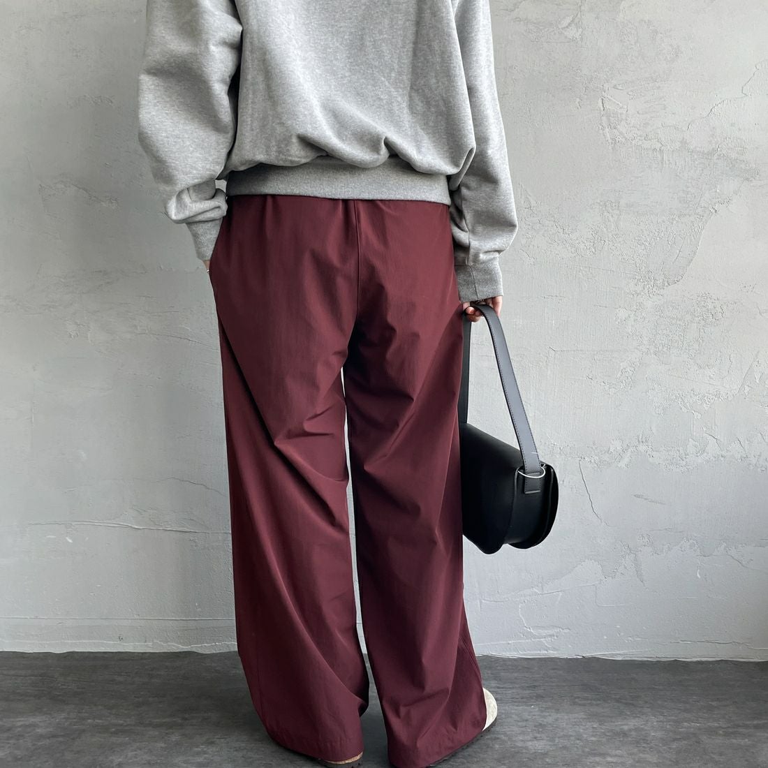 Jeans Factory Clothes [ジーンズファクトリークローズ] 7DAYS ナイロンストレートイージーパンツ [IN10-PT-4] BURGANDY &&モデル身長：160cm 着用サイズ：F&&