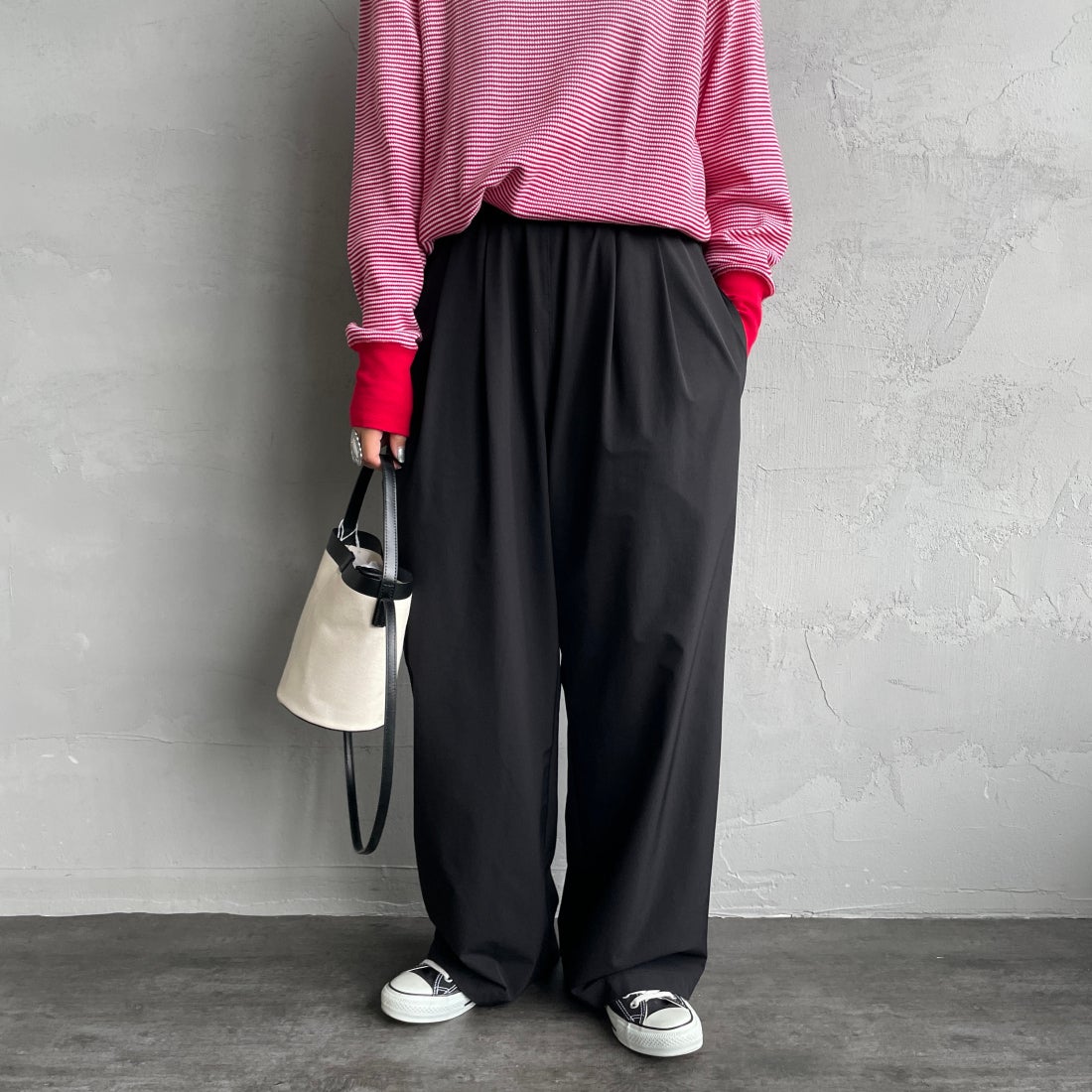 Jeans Factory Clothes [ジーンズファクトリークローズ] 7DAYS ナイロンストレートイージーパンツ [IN10-PT-4] BLACK&&モデル身長：156cm 着用サイズ：F&&