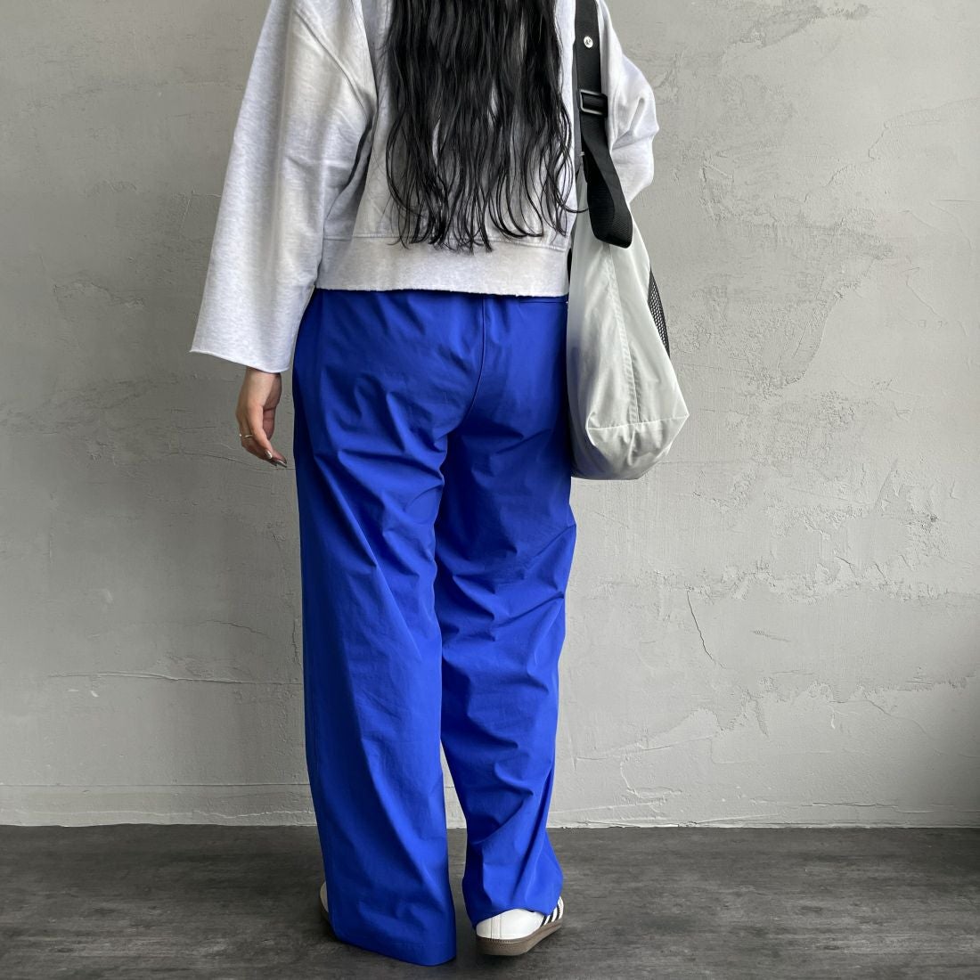 Jeans Factory Clothes [ジーンズファクトリークローズ] 7DAYS ナイロンストレートイージーパンツ [IN10-PT-4] BLUE&&モデル身長：156cm 着用サイズ：F&&