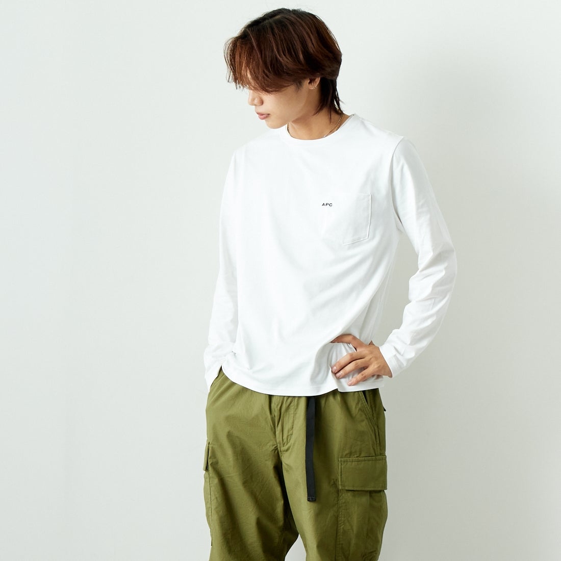 A.P.C. [アー・ペー・セー] ロゴ刺繍 長袖ポケットTシャツ [POCKET-EMB-T] 90 BLANC &&モデル身長：179cm 着用サイズ：L&&