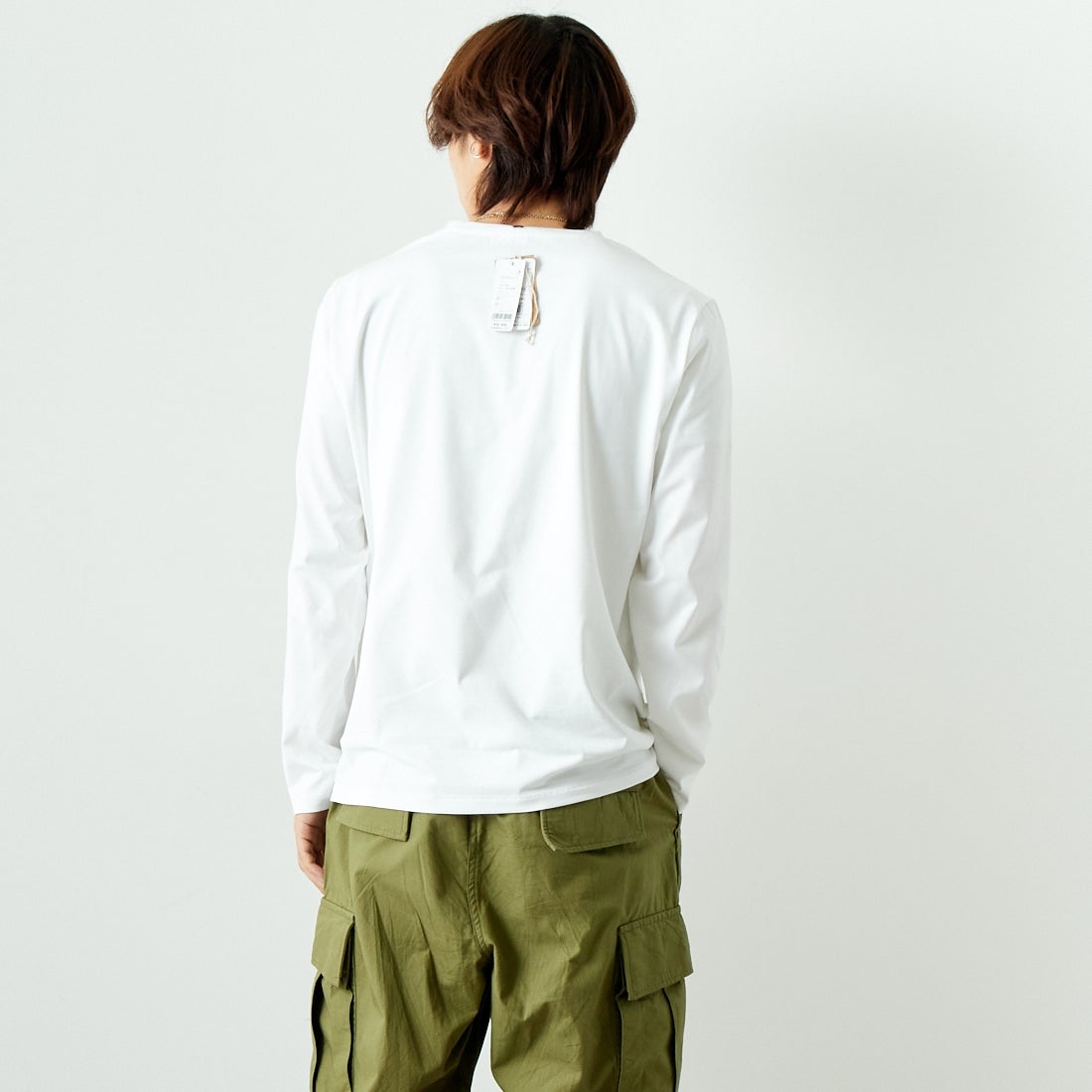 A.P.C. [アー・ペー・セー] ロゴ刺繍 長袖ポケットTシャツ [POCKET-EMB-T] 90 BLANC &&モデル身長：179cm 着用サイズ：L&&