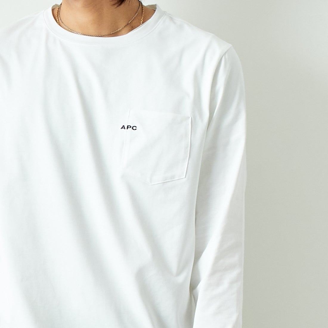 A.P.C. [アー・ペー・セー] ロゴ刺繍 長袖ポケットTシャツ [POCKET-EMB-T] 90 BLANC