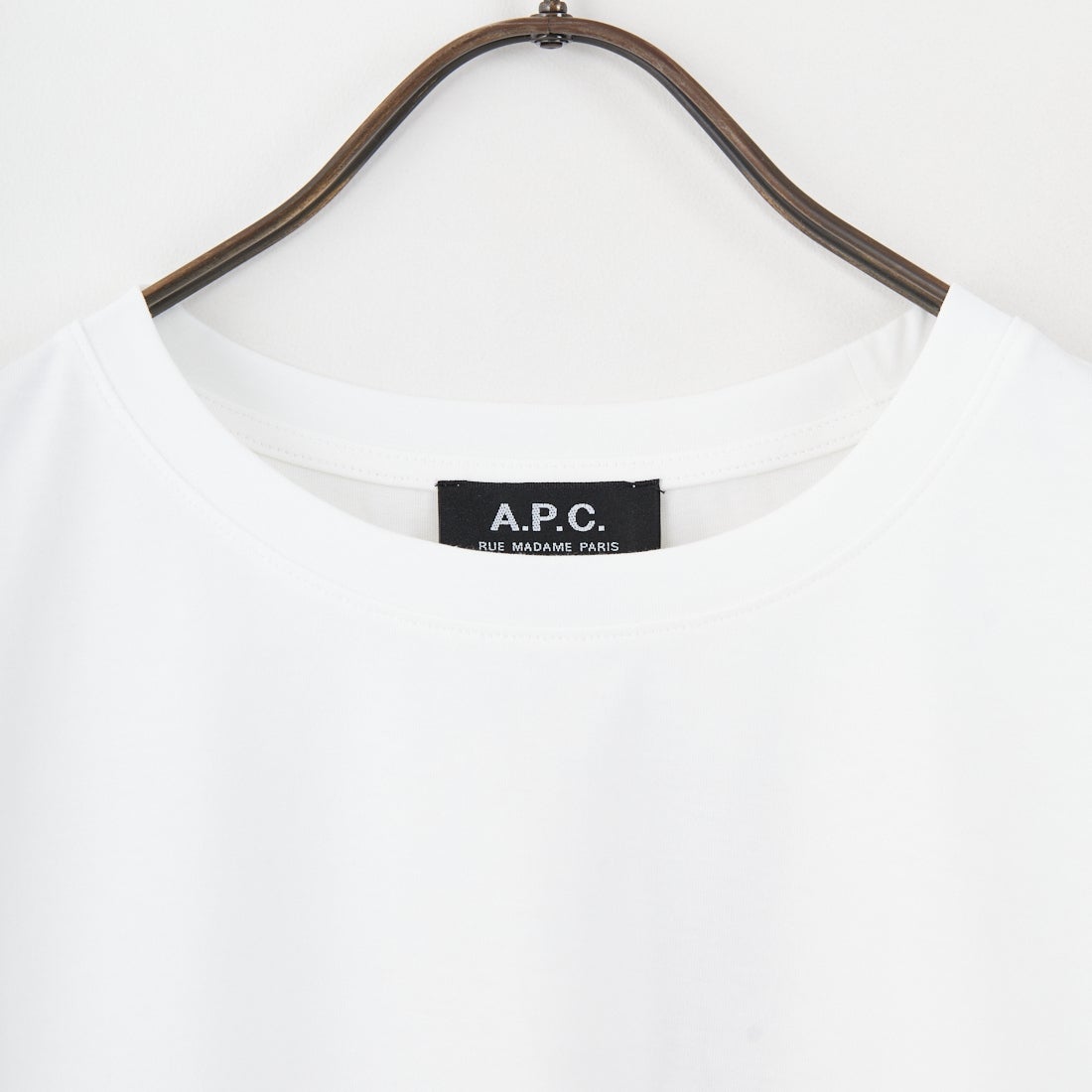 A.P.C. [アー・ペー・セー] ロゴ刺繍 長袖ポケットTシャツ [POCKET-EMB-T] 90 BLANC