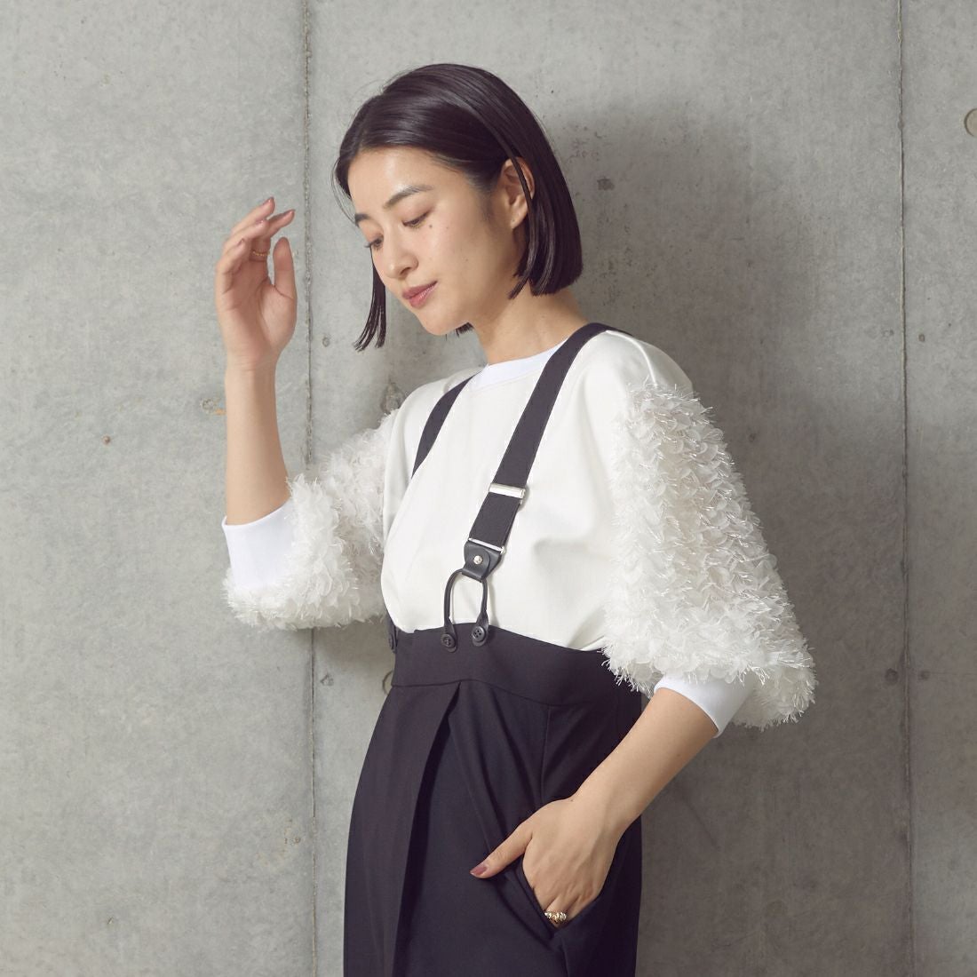 USINE [ユジーヌ] 袖ギャザープルオーバー [2430802] OFFWHITE &&モデル身長：163cm 着用サイズ：F&&