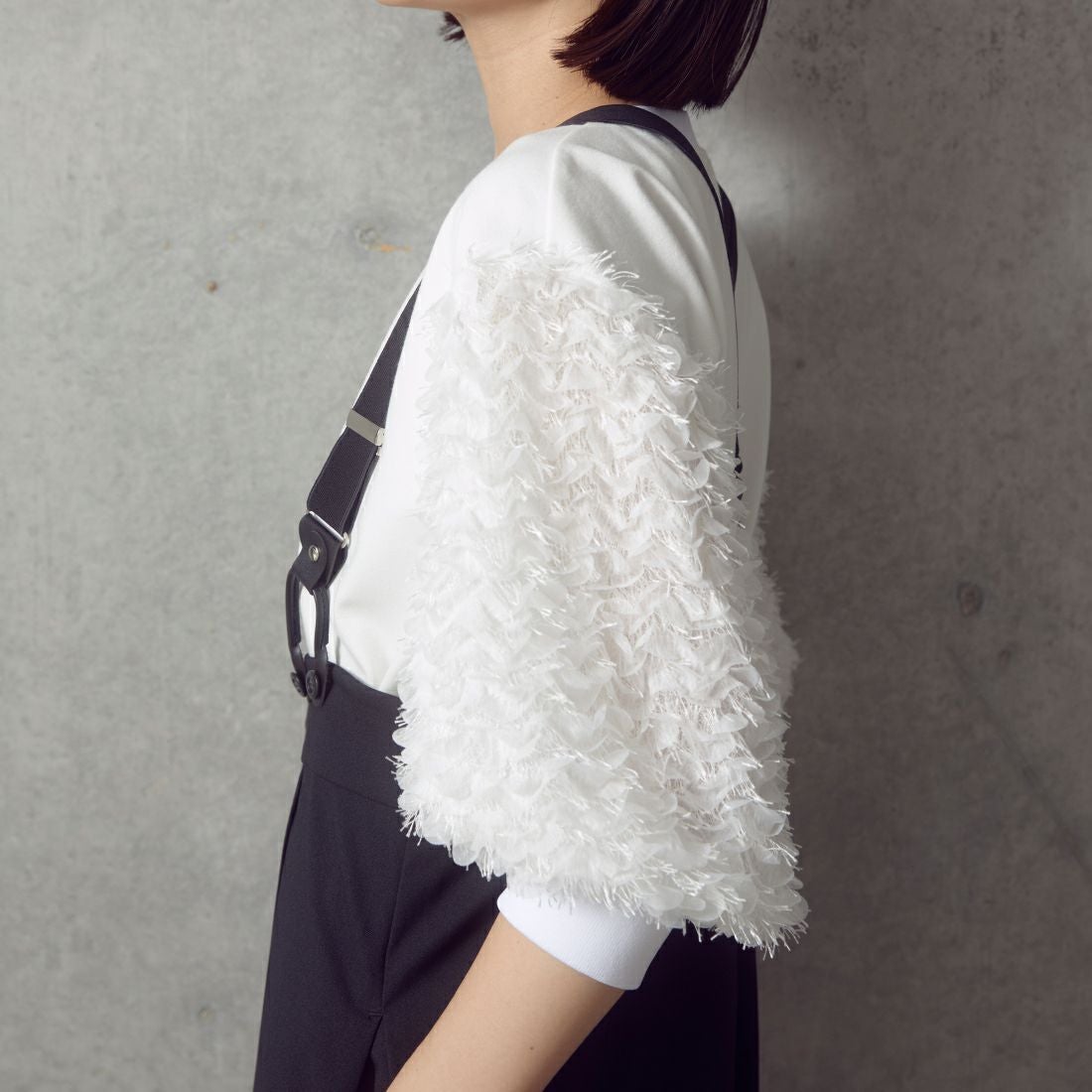 USINE [ユジーヌ] 袖ギャザープルオーバー [2430802] OFFWHITE &&モデル身長：163cm 着用サイズ：F&&