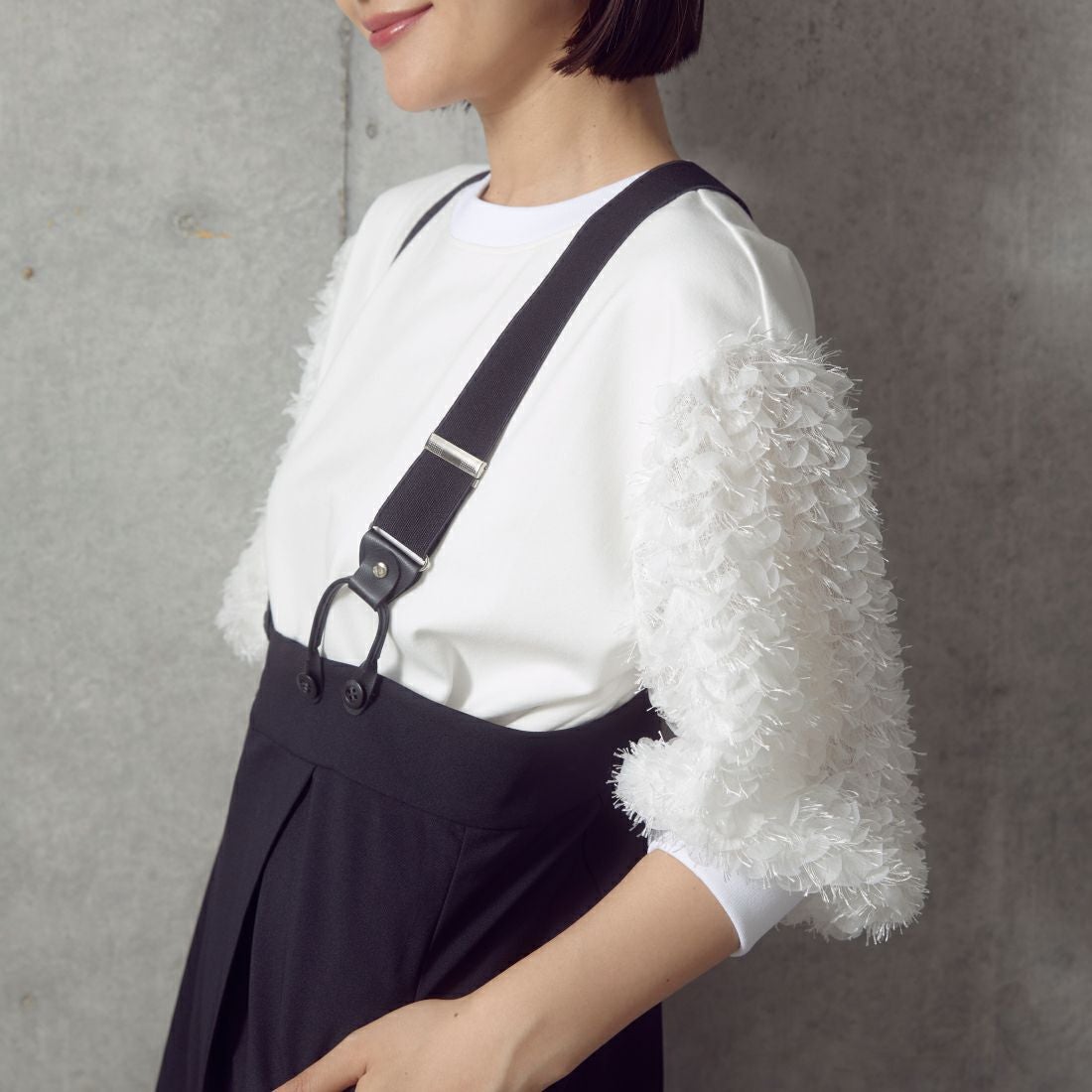 USINE [ユジーヌ] 袖ギャザープルオーバー [2430802] OFFWHITE &&モデル身長：163cm 着用サイズ：F&&