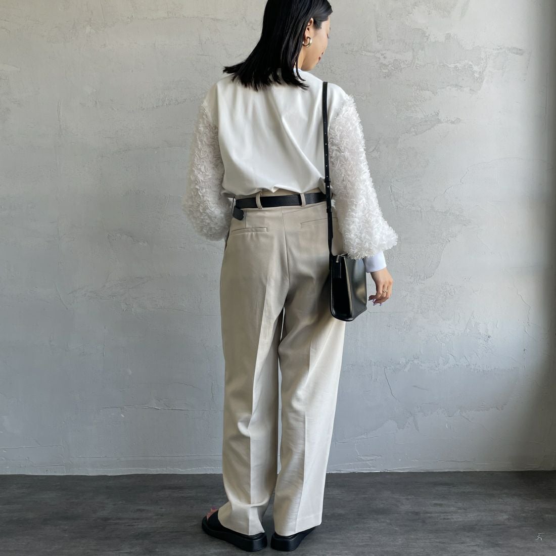 USINE [ユジーヌ] 袖ギャザープルオーバー [2430802] OFFWHITE &&モデル身長：163cm 着用サイズ：F&&