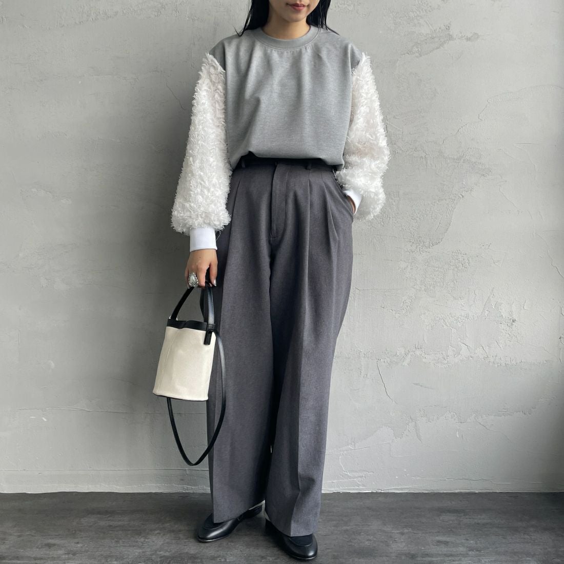 USINE [ユジーヌ] 袖ギャザープルオーバー [2430802] GRAY &&モデル身長：156cm 着用サイズ：F&&