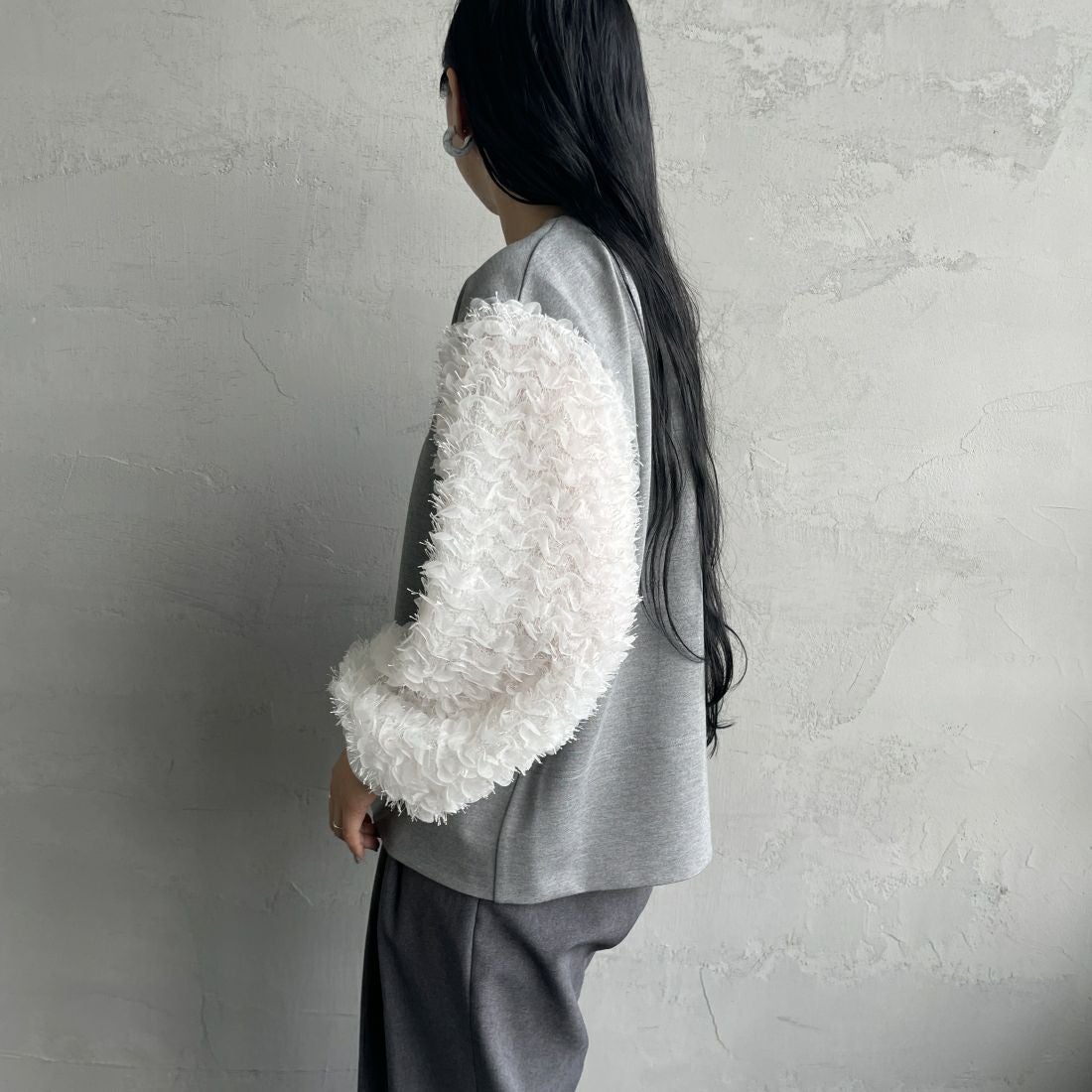 USINE [ユジーヌ] 袖ギャザープルオーバー [2430802] GRAY &&モデル身長：156cm 着用サイズ：F&&