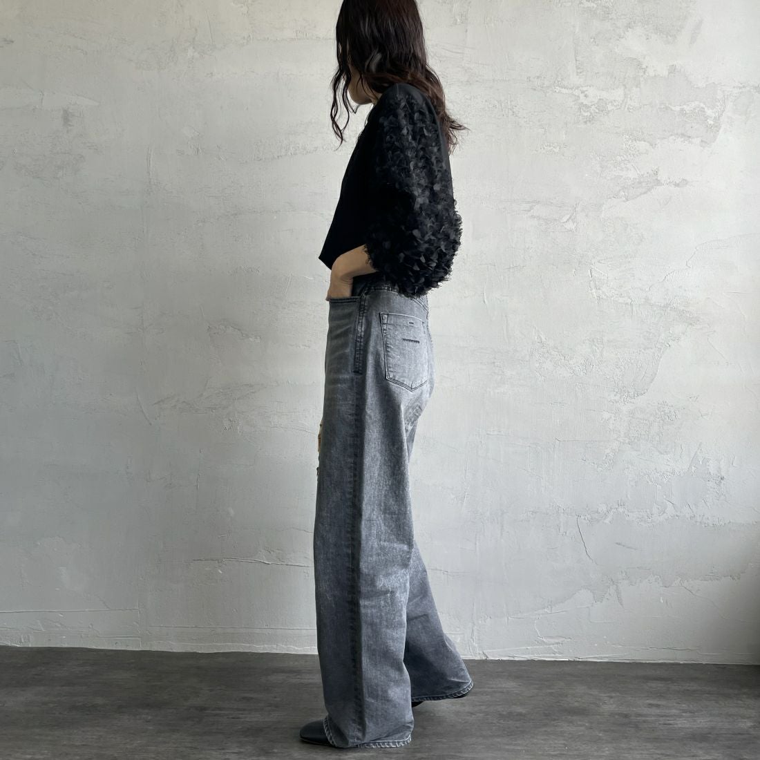 USINE [ユジーヌ] 袖ギャザープルオーバー [2430802] BLACK &&モデル身長：160cm 着用サイズ：F&&