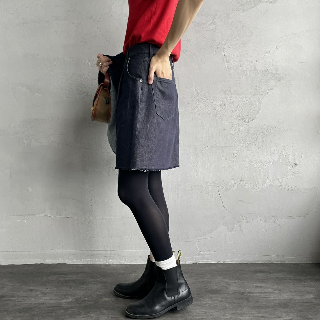 Americana × JEANS FACTORY [アメリカーナ × ジーンズファクトリー] 別注 カットオフデニムミニスカート [ASO-721-JF] ﾈｲﾋﾞｰ &&モデル身長：160cm 着用サイズ：S&&