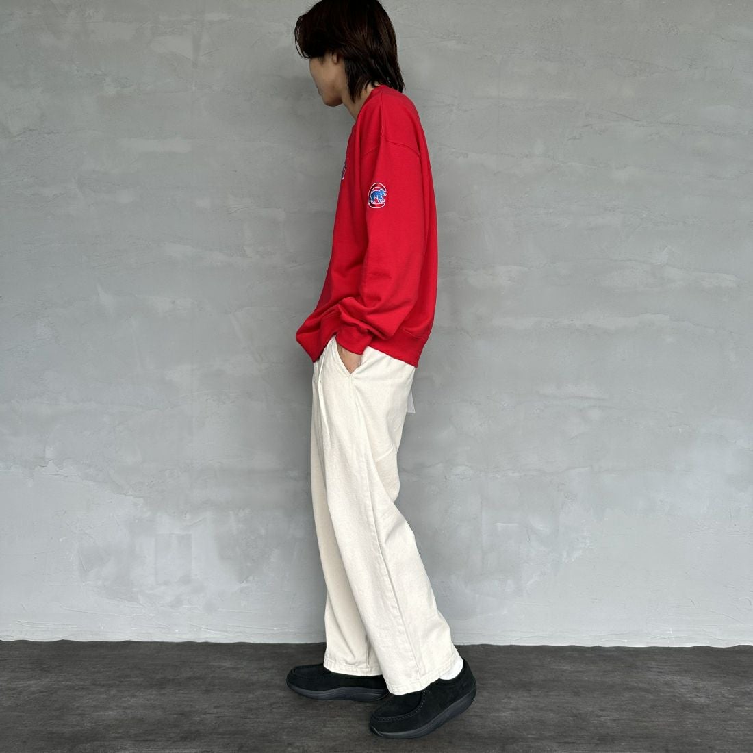 Fanatics [ファナティクス] 別注 MLBロゴ刺繍 クルーネックスウェット [OT0524FW0002-JF] RED CUBS &&モデル身長：179cm 着用サイズ：L&&