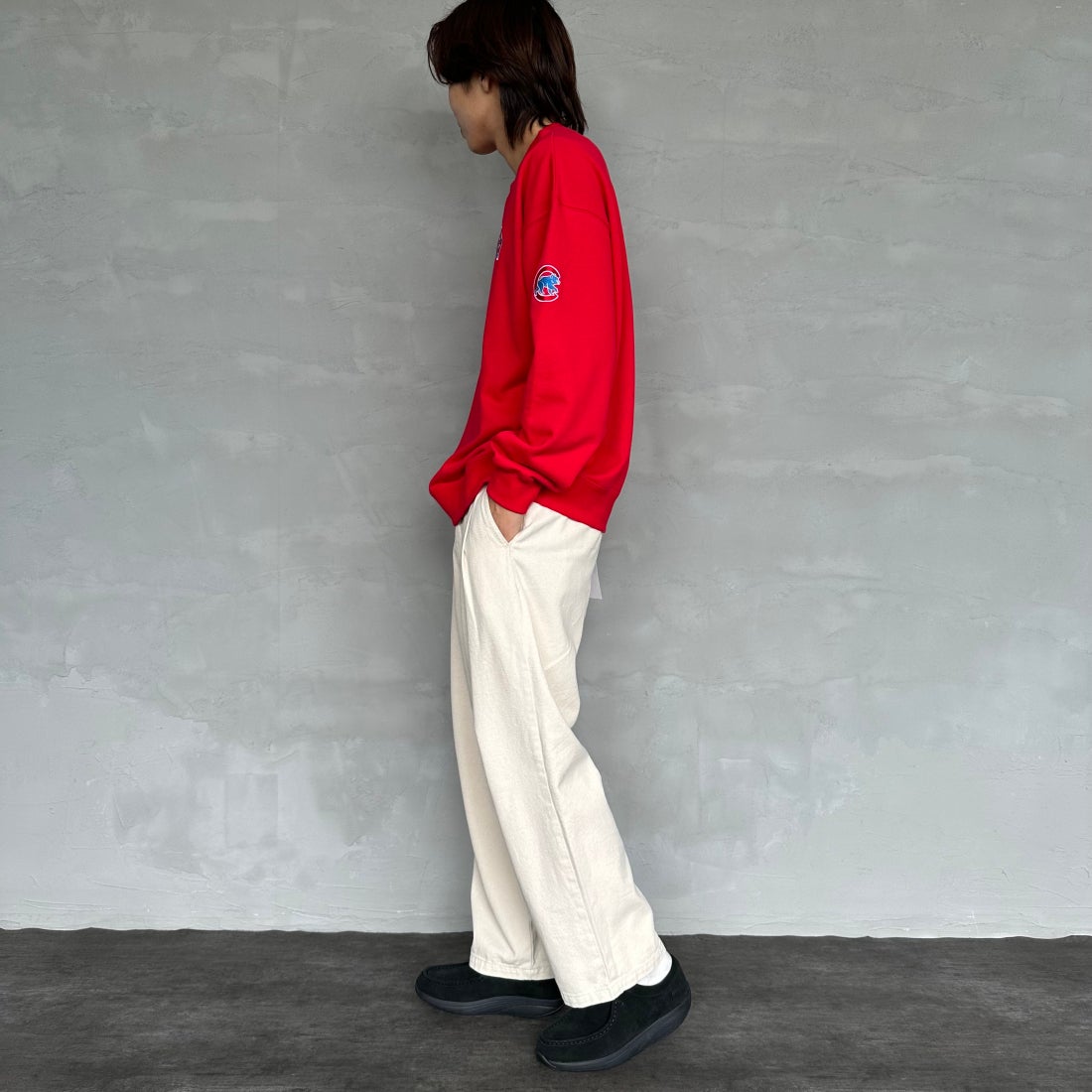 Fanatics [ファナティクス] 別注 MLBロゴ刺繍 クルーネックスウェット [OT0524FW0002-JF] RED CUBS &&モデル身長：179cm 着用サイズ：L&&