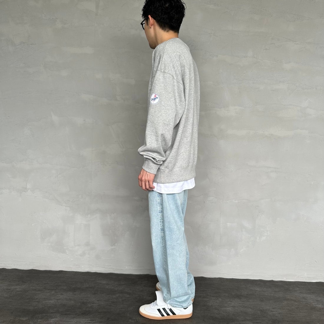 Fanatics [ファナティクス] 別注 MLBロゴ刺繍 クルーネックスウェット [OT0524FW0002-JF] GRY LA &&モデル身長：168cm 着用サイズ：L&&