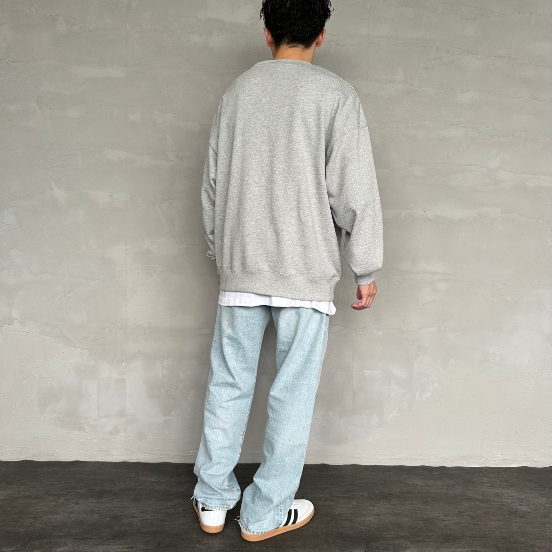 Fanatics [ファナティクス] 別注 MLBロゴ刺繍 クルーネックスウェット [OT0524FW0002-JF] GRY LA &&モデル身長：168cm 着用サイズ：L&&