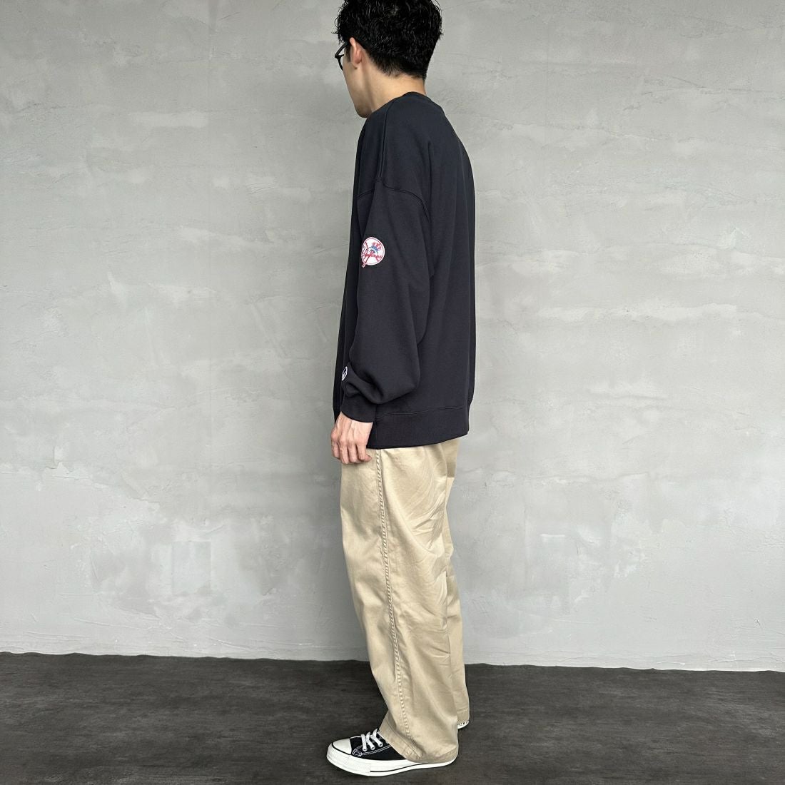 Fanatics [ファナティクス] 別注 MLBロゴ刺繍 クルーネックスウェット [OT0524FW0002-JF] BLK NY &&モデル身長：168cm 着用サイズ：L&&