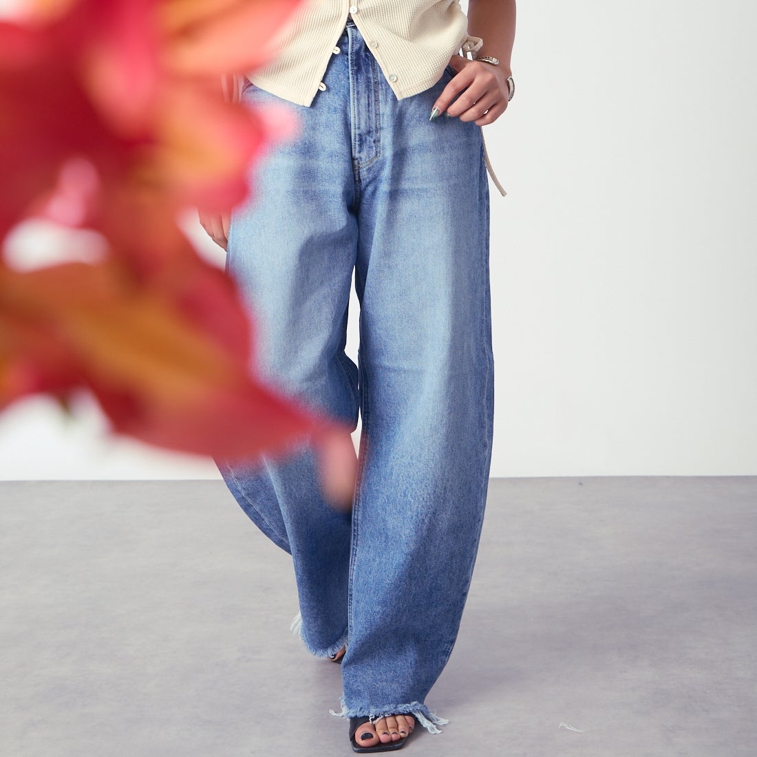 YANUK [ヤヌーク] カーブテーパード LAURA/ローラ [57141314] CUB &&モデル身長：162cm 着用サイズ：24&&