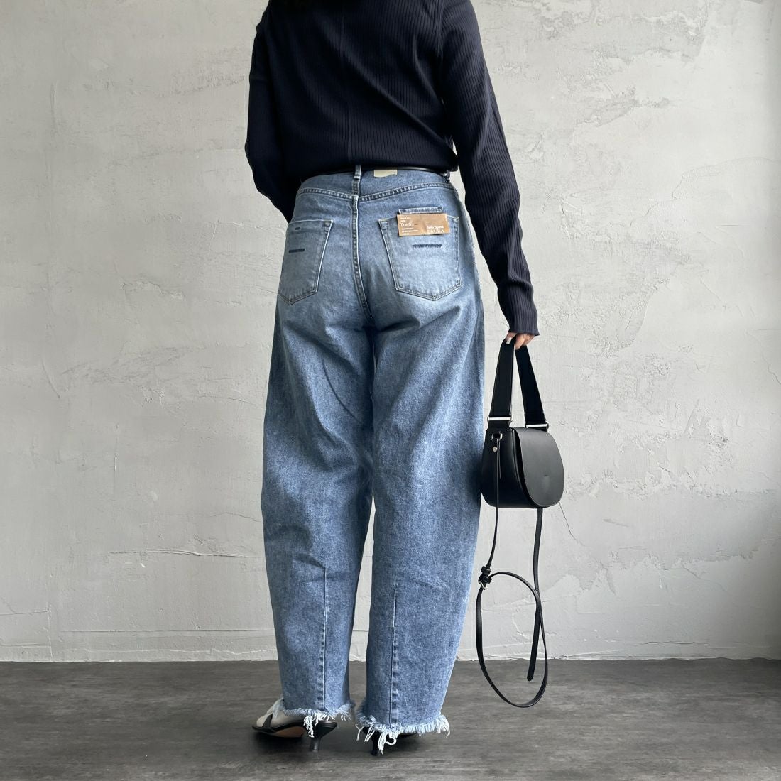 YANUK [ヤヌーク] カーブテーパード LAURA/ローラ [57141314] CUB &&モデル身長：163cm 着用サイズ：24&&