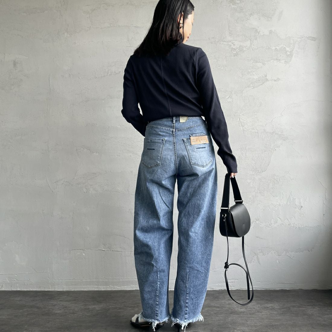 YANUK [ヤヌーク] カーブテーパード LAURA/ローラ [57141314] CUB &&モデル身長：163cm 着用サイズ：24&&