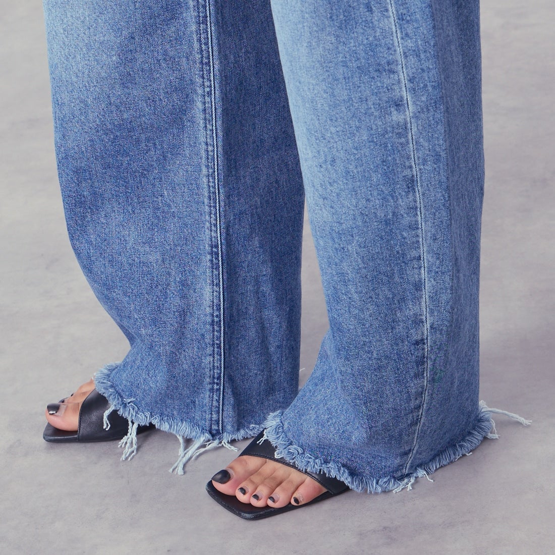 YANUK [ヤヌーク] カーブテーパード LAURA/ローラ [57141314] CUB &&モデル身長：162cm 着用サイズ：24&&