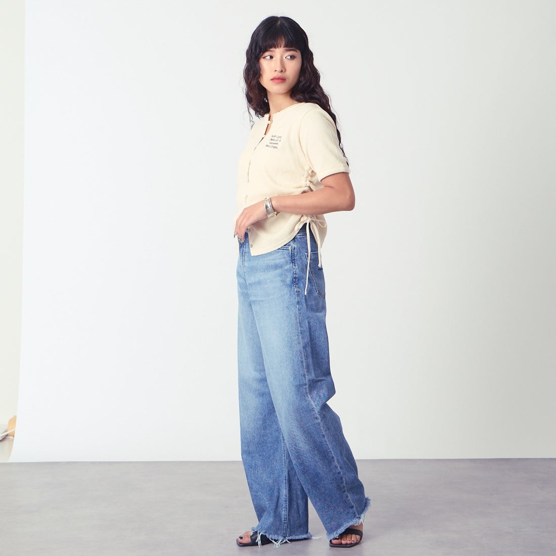 YANUK [ヤヌーク] カーブテーパード LAURA/ローラ [57141314] CUB &&モデル身長：162cm 着用サイズ：24&&