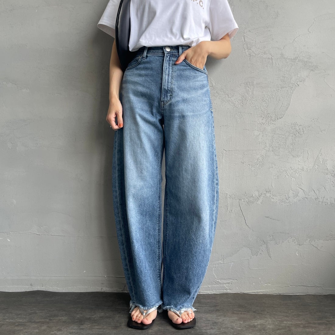 YANUK [ヤヌーク] カーブテーパード LAURA/ローラ [57141314] CUB &&モデル身長：160cm 着用サイズ：22&&