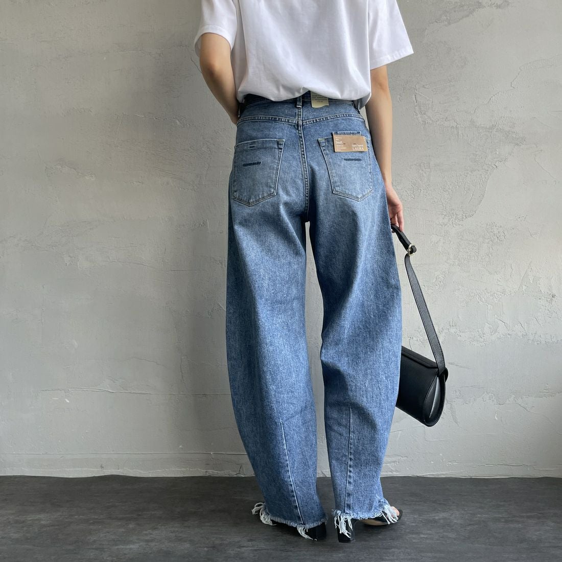 YANUK [ヤヌーク] カーブテーパード LAURA/ローラ [57141314] CUB &&モデル身長：160cm 着用サイズ：23&&