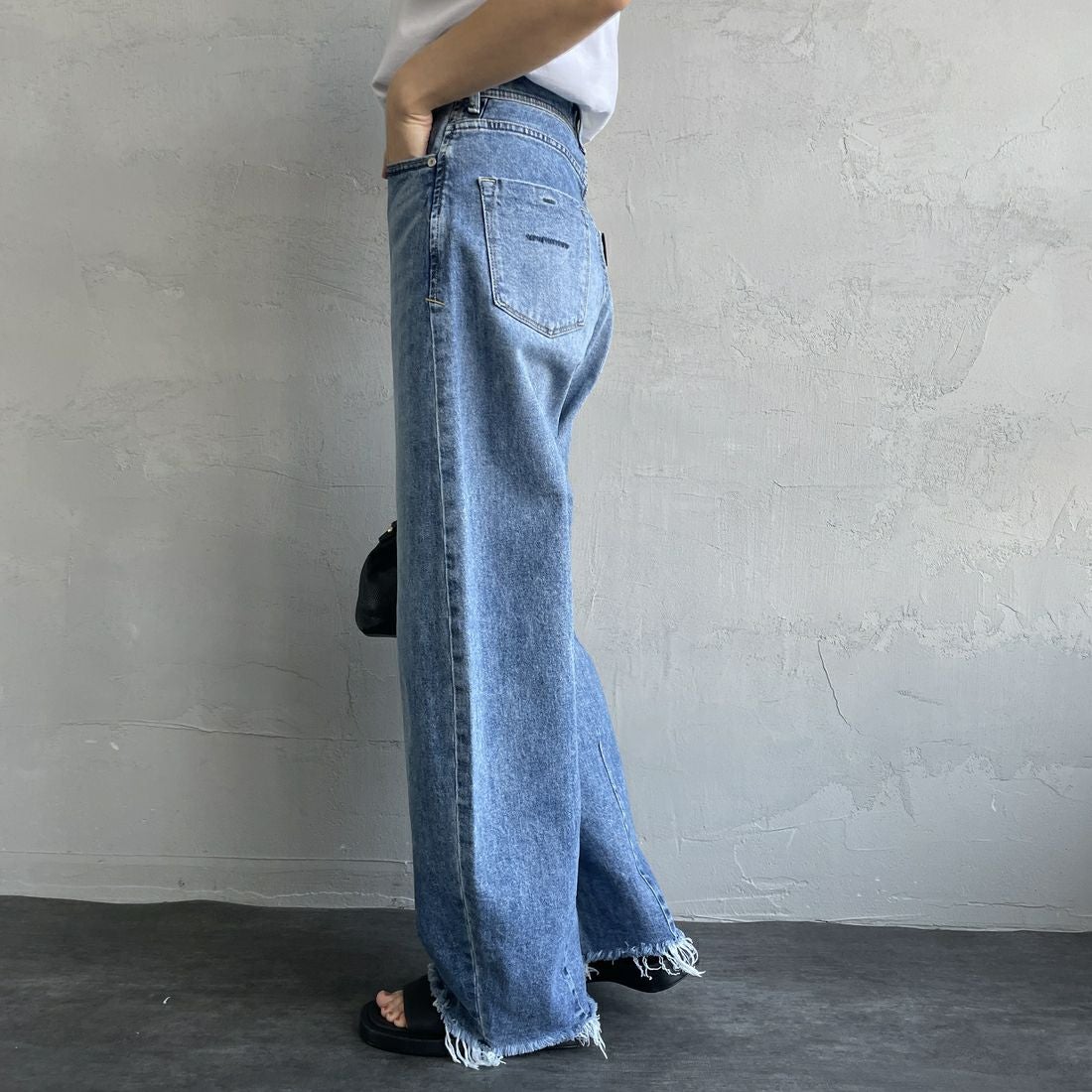 YANUK [ヤヌーク] カーブテーパード LAURA/ローラ [57141314] CUB &&モデル身長：160cm 着用サイズ：24&&