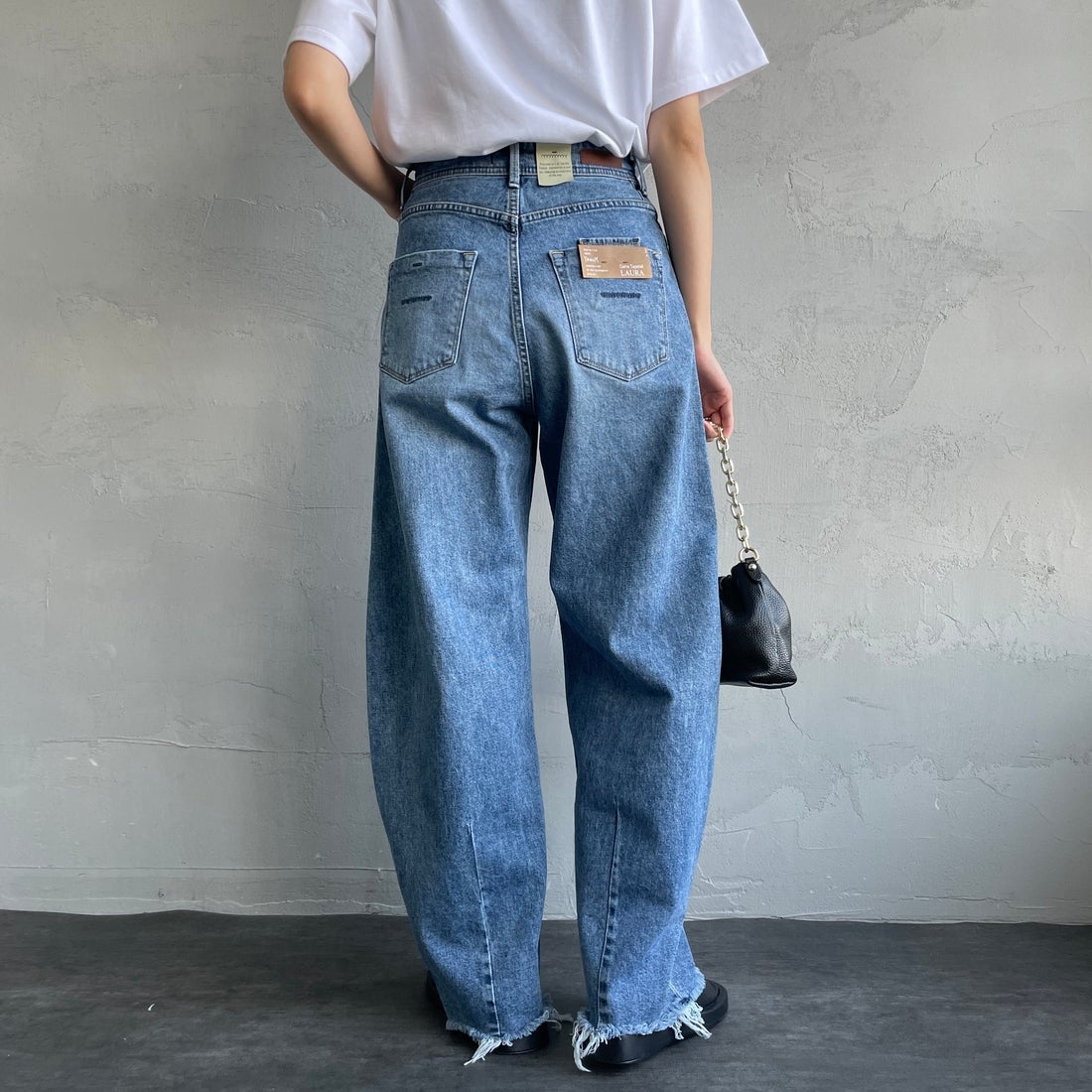 YANUK [ヤヌーク] カーブテーパード LAURA/ローラ [57141314] CUB &&モデル身長：160cm 着用サイズ：24&&