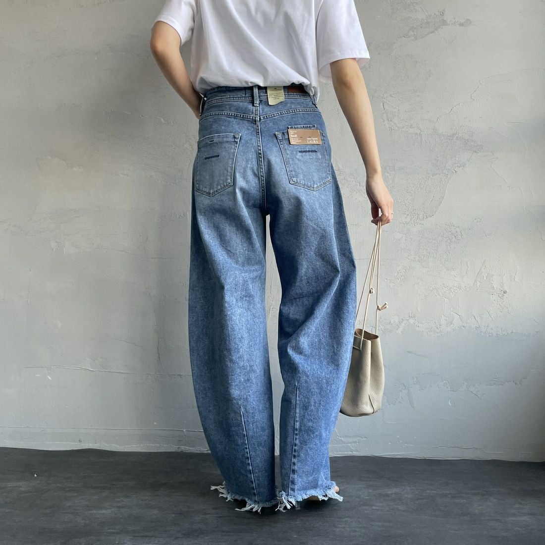 YANUK [ヤヌーク] カーブテーパード LAURA/ローラ [57141314] CUB &&モデル身長：160cm 着用サイズ：25&&