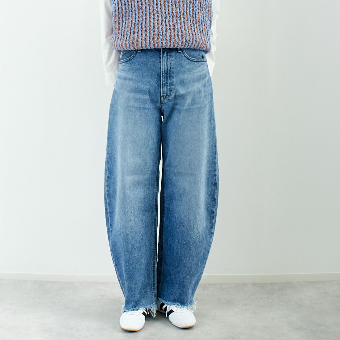 YANUK [ヤヌーク] カーブテーパード LAURA/ローラ [57141314] CUB &&モデル身長：167cm 着用サイズ：24&&