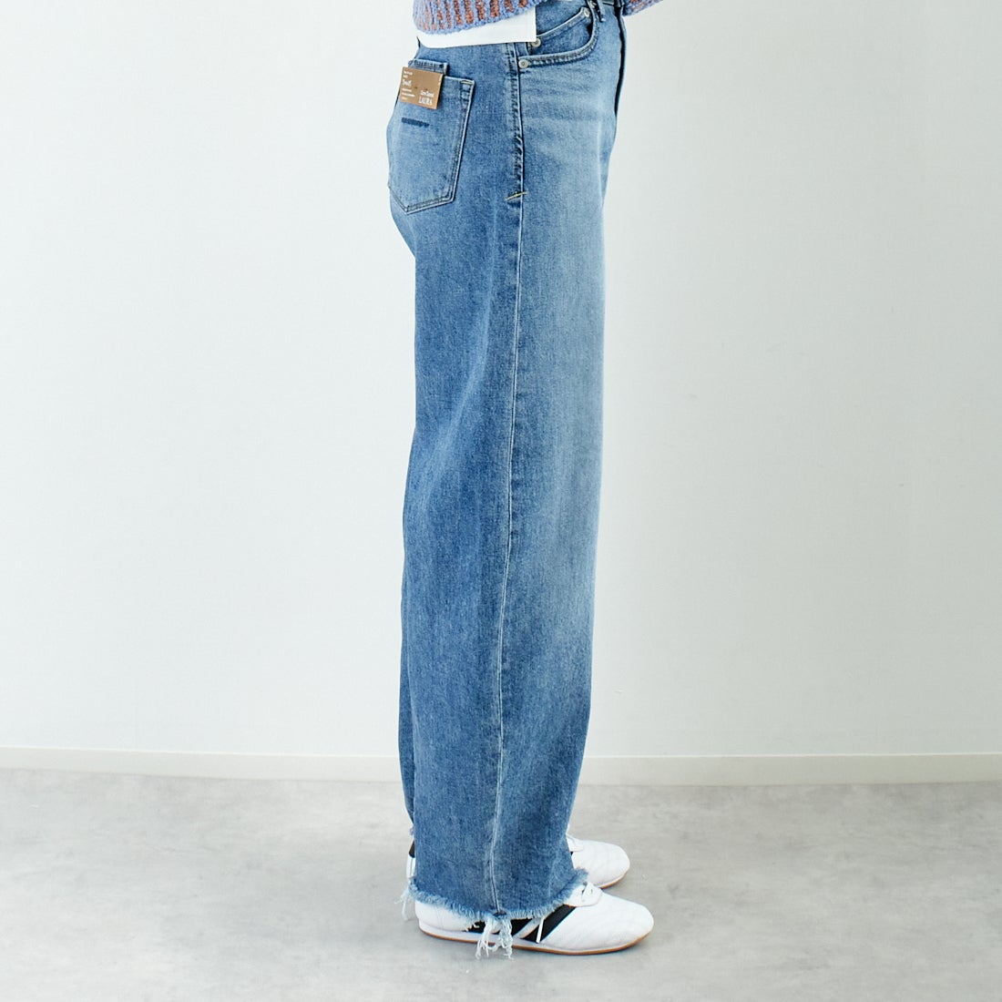 YANUK [ヤヌーク] カーブテーパード LAURA/ローラ [57141314] CUB &&モデル身長：167cm 着用サイズ：24&&