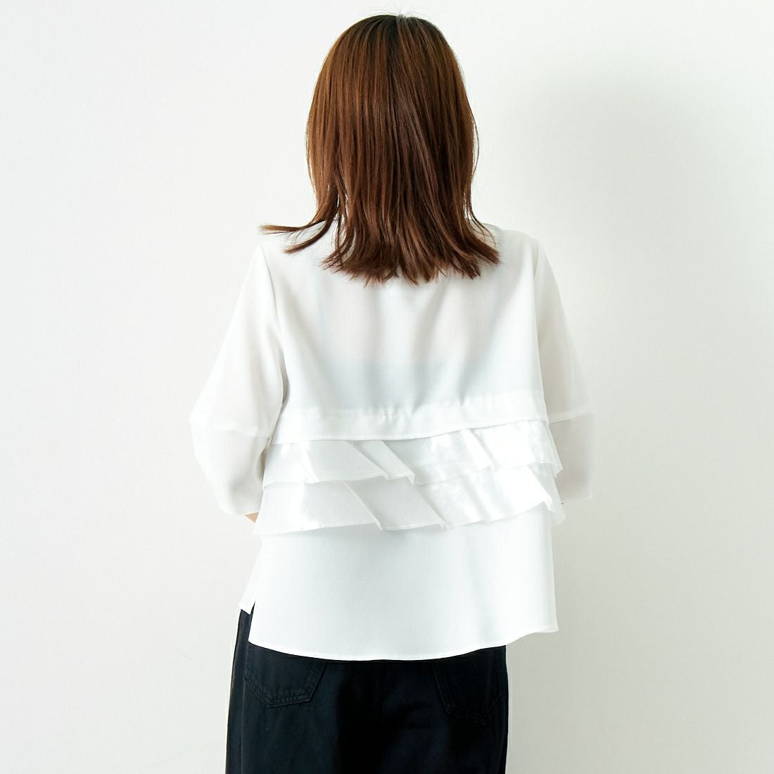 Jeans Factory Clothes [ジーンズファクトリークローズ] グロッシーペプラムシャツブラウス [7643383] OFF WHITE &&モデル身長：167cm 着用サイズ：F&&