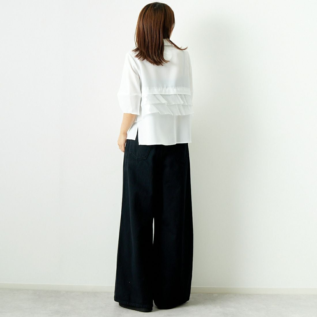 Jeans Factory Clothes [ジーンズファクトリークローズ] グロッシーペプラムシャツブラウス [7643383] OFF WHITE &&モデル身長：167cm 着用サイズ：F&&