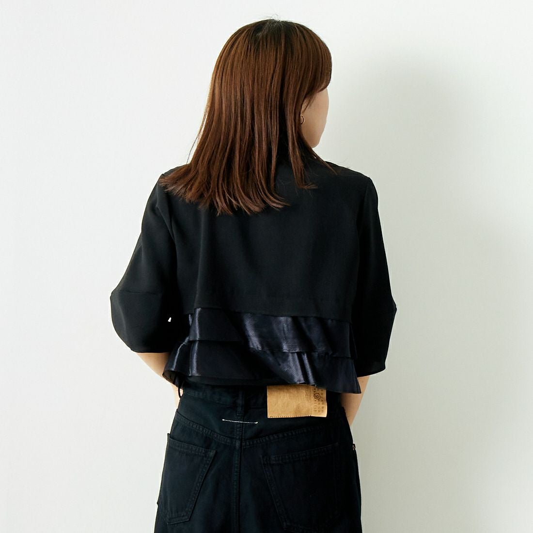 Jeans Factory Clothes [ジーンズファクトリークローズ] グロッシーペプラムシャツブラウス [7643383] BLACK &&モデル身長：167cm 着用サイズ：F&&