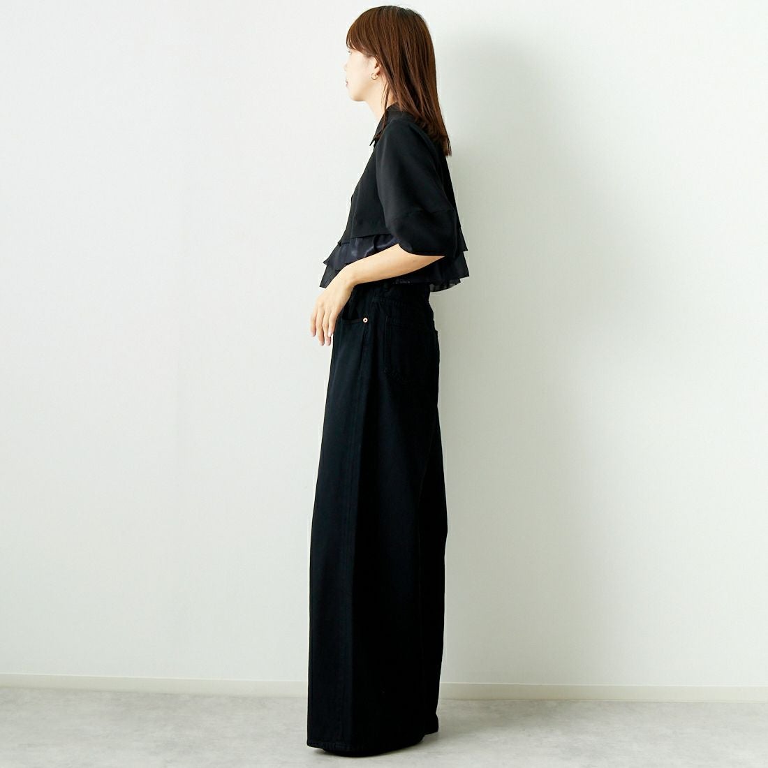 Jeans Factory Clothes [ジーンズファクトリークローズ] グロッシーペプラムシャツブラウス [7643383] BLACK &&モデル身長：167cm 着用サイズ：F&&