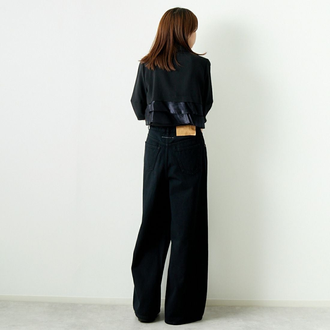 Jeans Factory Clothes [ジーンズファクトリークローズ] グロッシーペプラムシャツブラウス [7643383] BLACK &&モデル身長：167cm 着用サイズ：F&&