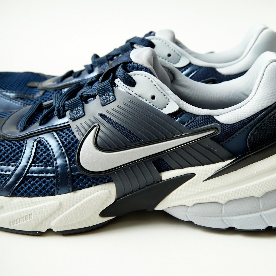 NIKE [ナイキ] V2K ラン [HJ4497]｜ジーンズファクトリー公式通販