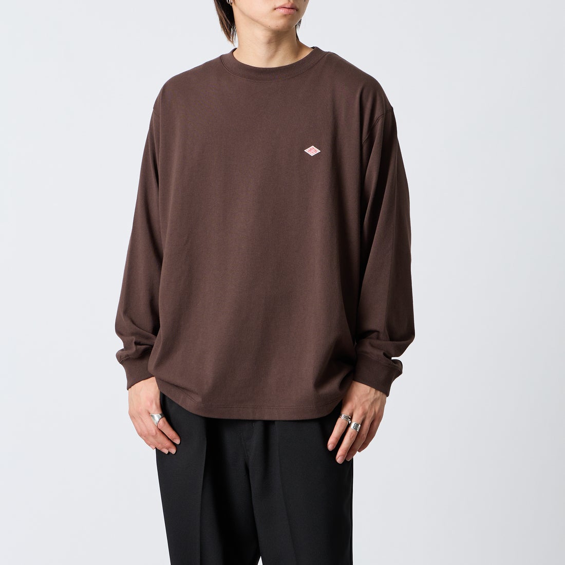 BROWN&&モデル身長：177cm 着用サイズ：L&&