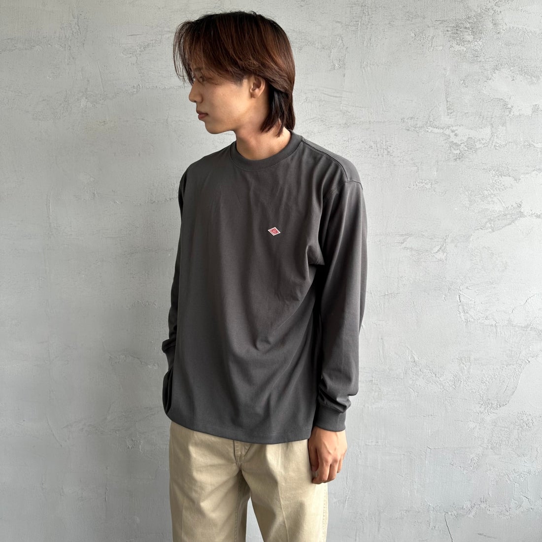 DANTON [ダントン] プレーン ロングスリーブTシャツ [DT-C0200TCB] COAL GREY&&モデル身長：179cm 着用サイズ：M&&