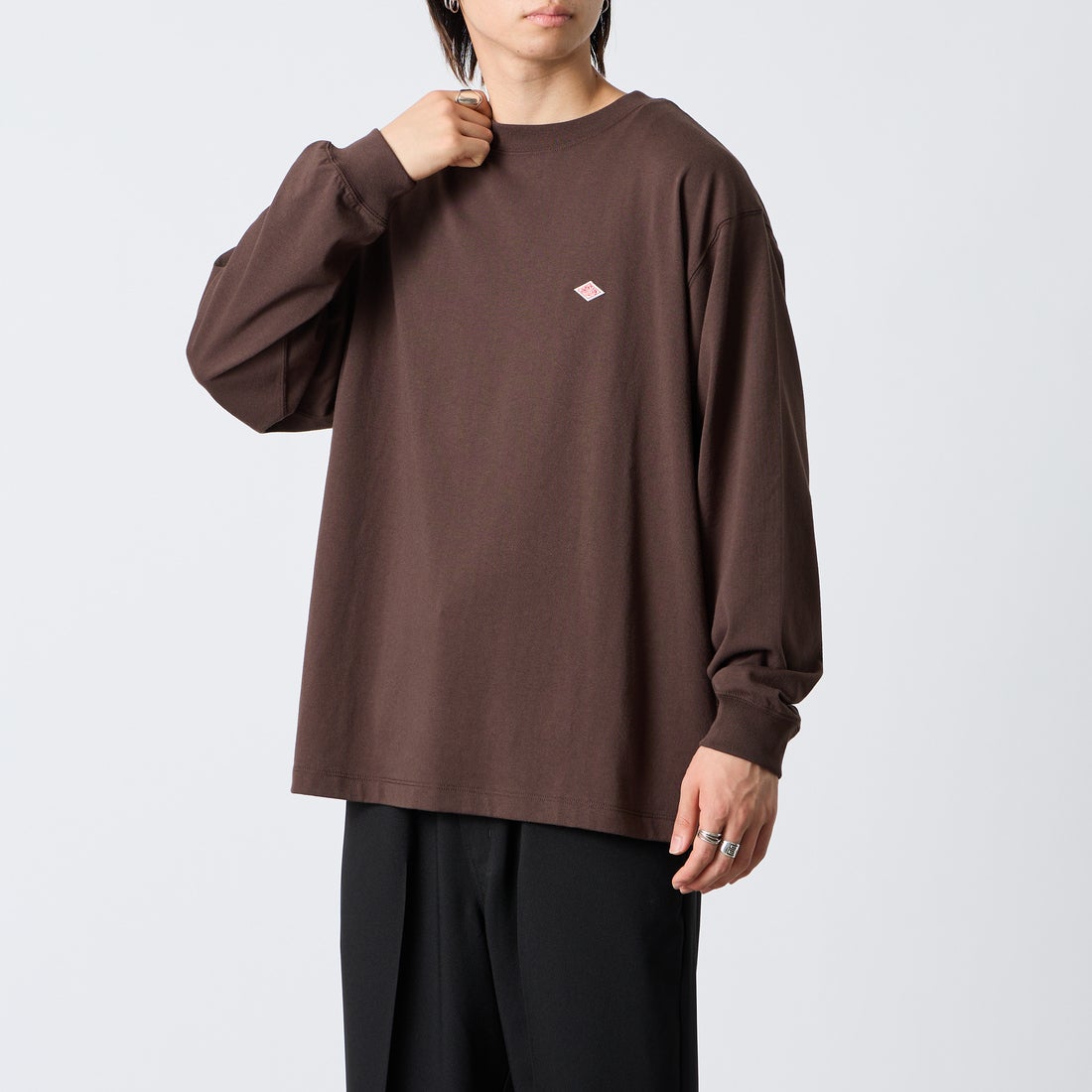 DANTON [ダントン] プレーン ロングスリーブTシャツ [DT-C0200TCB] BROWN &&モデル身長：177cm 着用サイズ：L&&