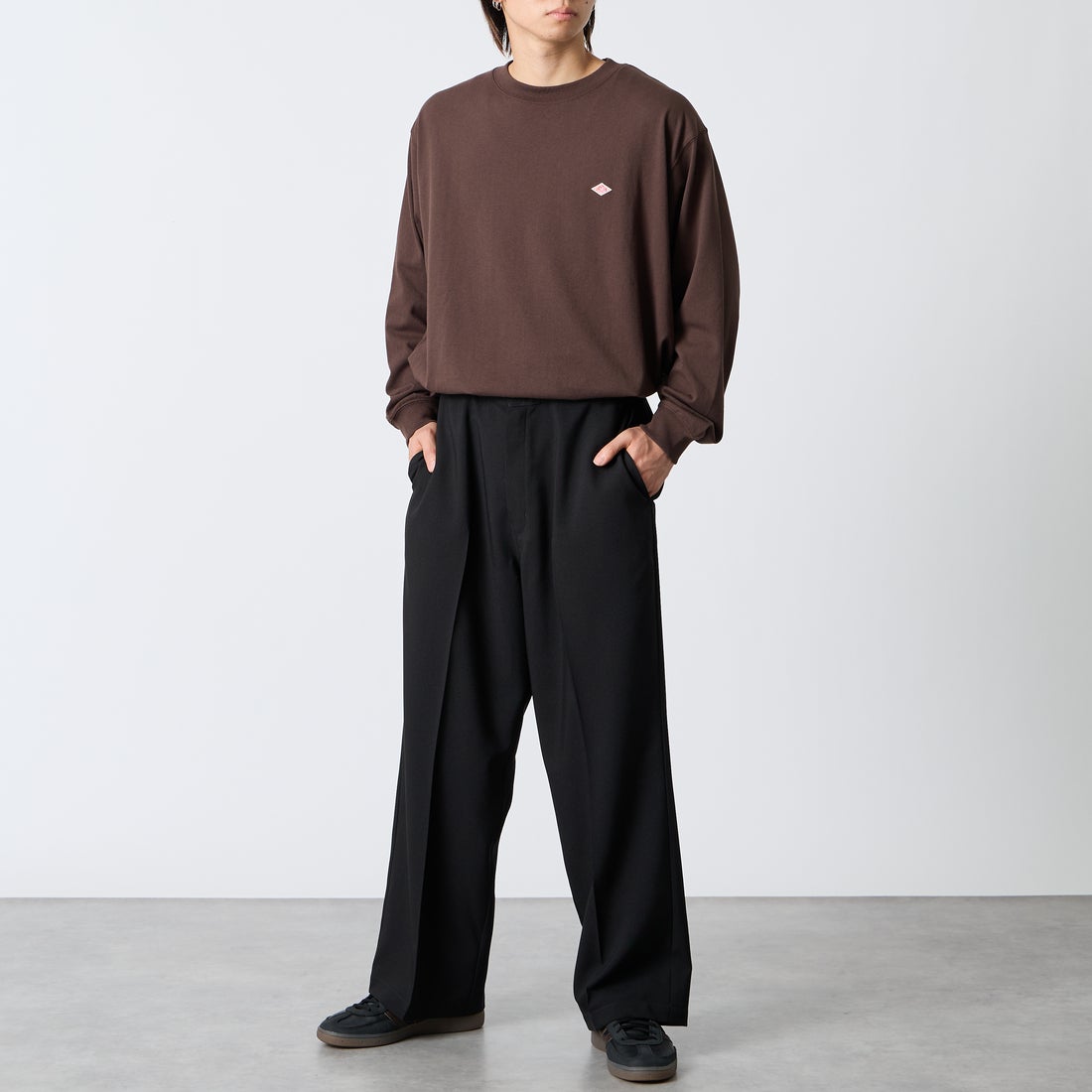 DANTON [ダントン] プレーン ロングスリーブTシャツ [DT-C0200TCB] BROWN &&モデル身長：177cm 着用サイズ：L&&