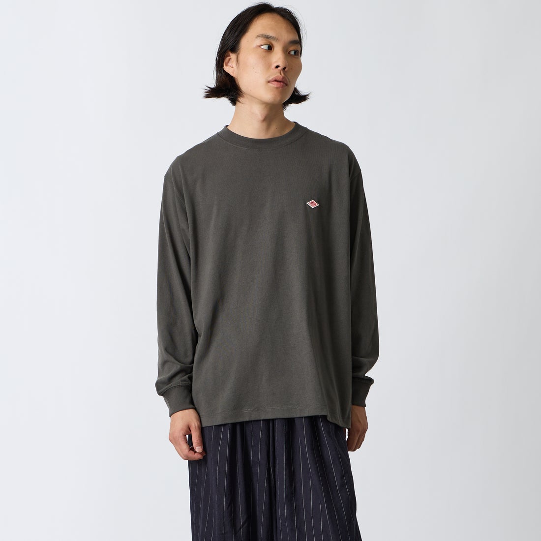 DANTON [ダントン] プレーン ロングスリーブTシャツ [DT-C0200TCB] COAL GREY &&モデル身長：175cm 着用サイズ：M&&