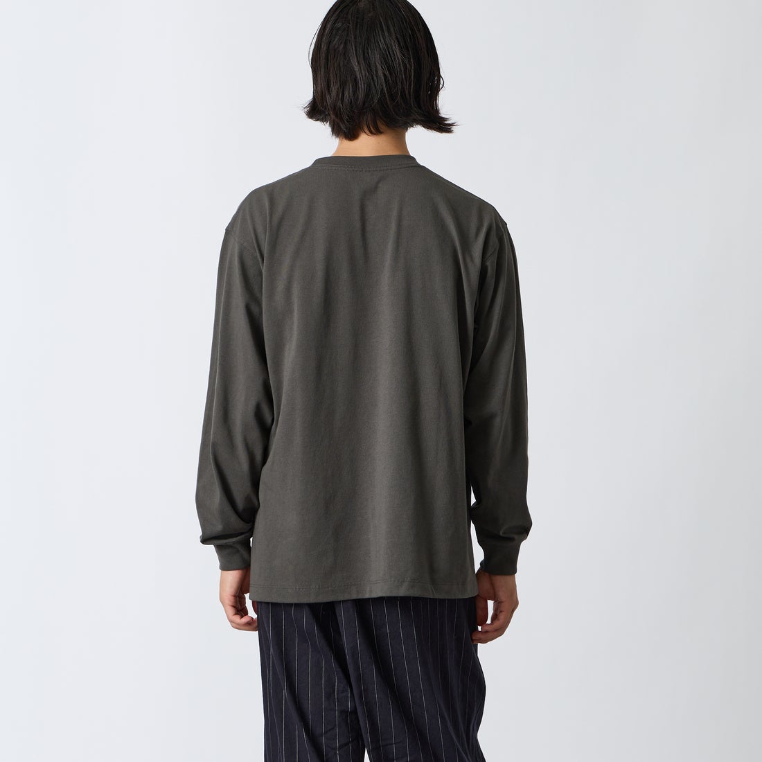 DANTON [ダントン] プレーン ロングスリーブTシャツ [DT-C0200TCB] COAL GREY &&モデル身長：175cm 着用サイズ：M&&