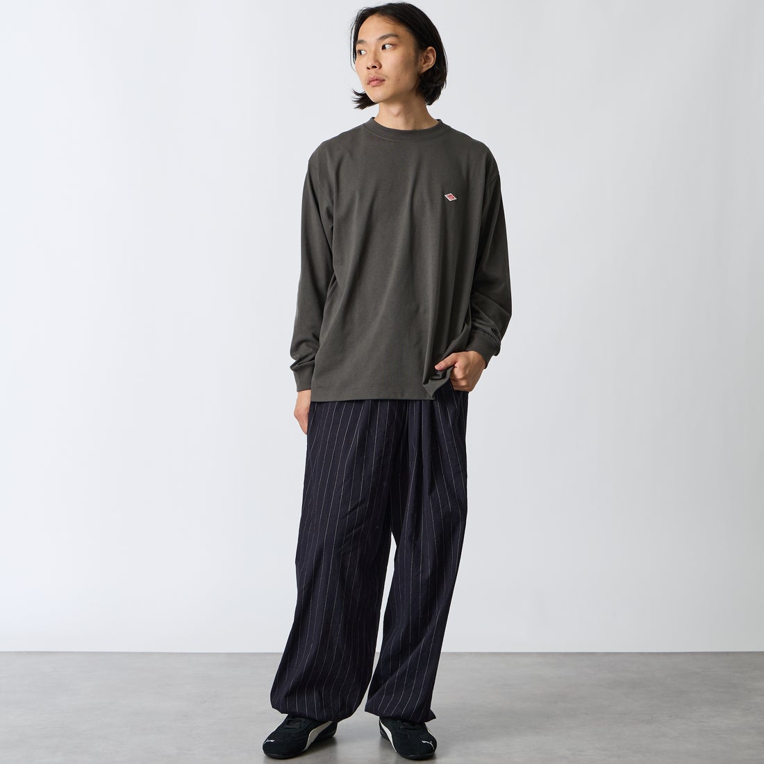 DANTON [ダントン] プレーン ロングスリーブTシャツ [DT-C0200TCB] COAL GREY &&モデル身長：175cm 着用サイズ：M&&