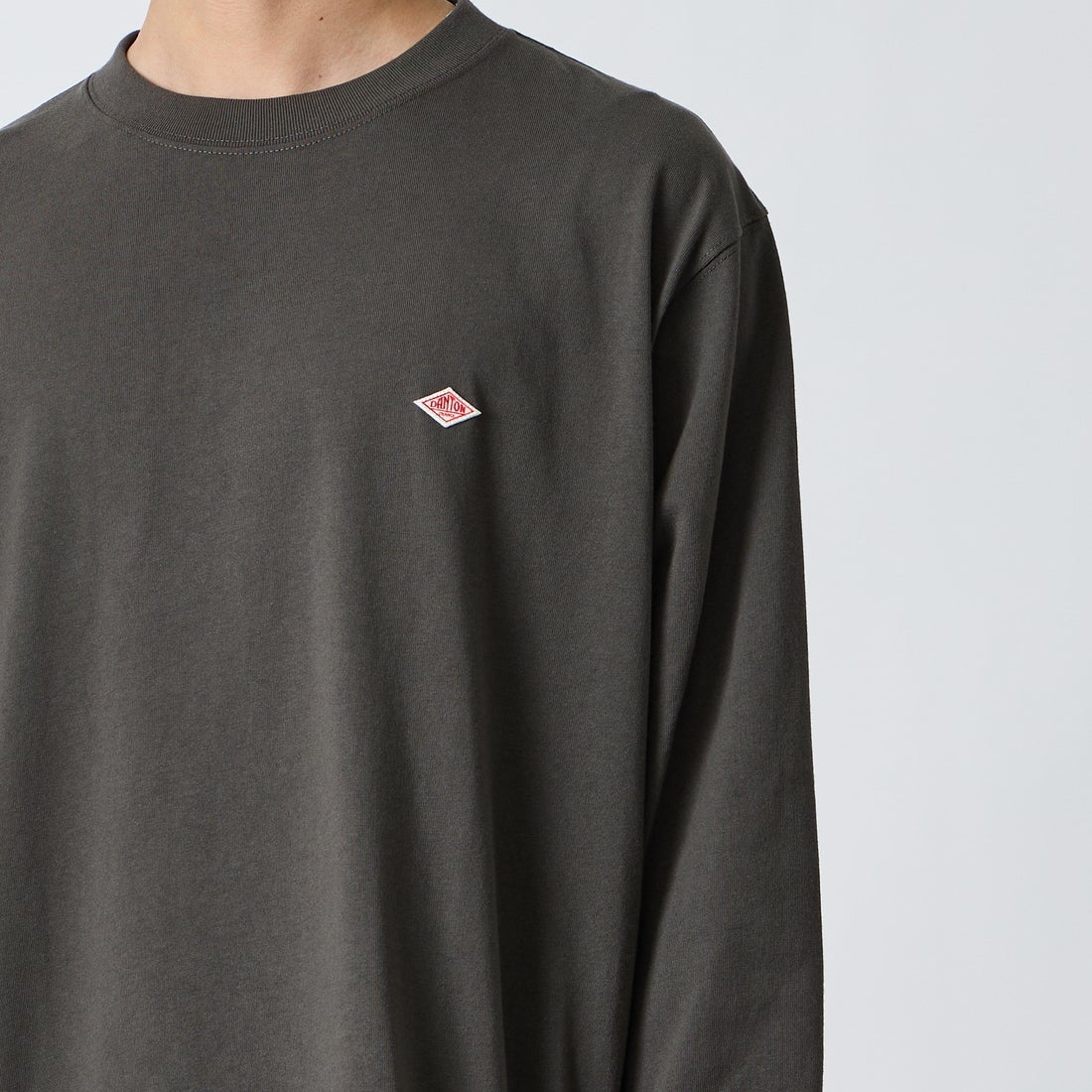 DANTON [ダントン] プレーン ロングスリーブTシャツ [DT-C0200TCB] COAL GREY &&モデル身長：175cm 着用サイズ：M&&