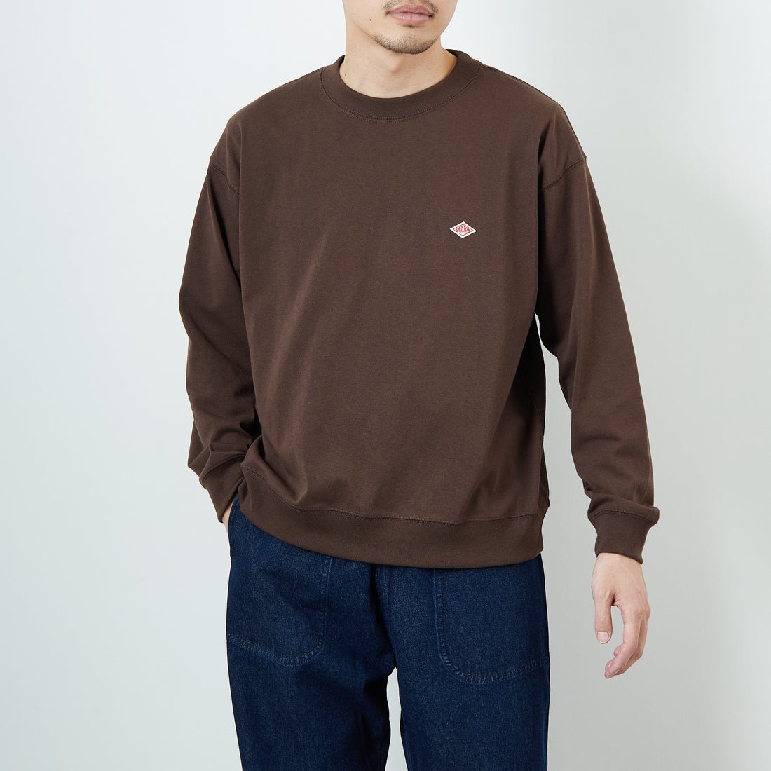 DARK BROWN