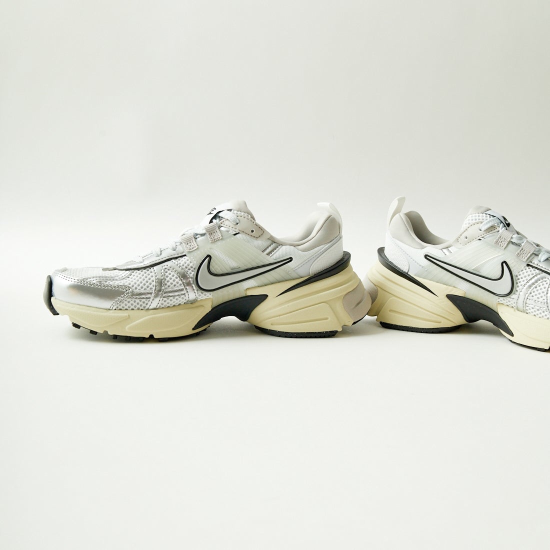 NIKE [ナイキ] ウィメンズ V2K ラン [FD0736] 100 ｻﾐｯﾄﾎﾜ