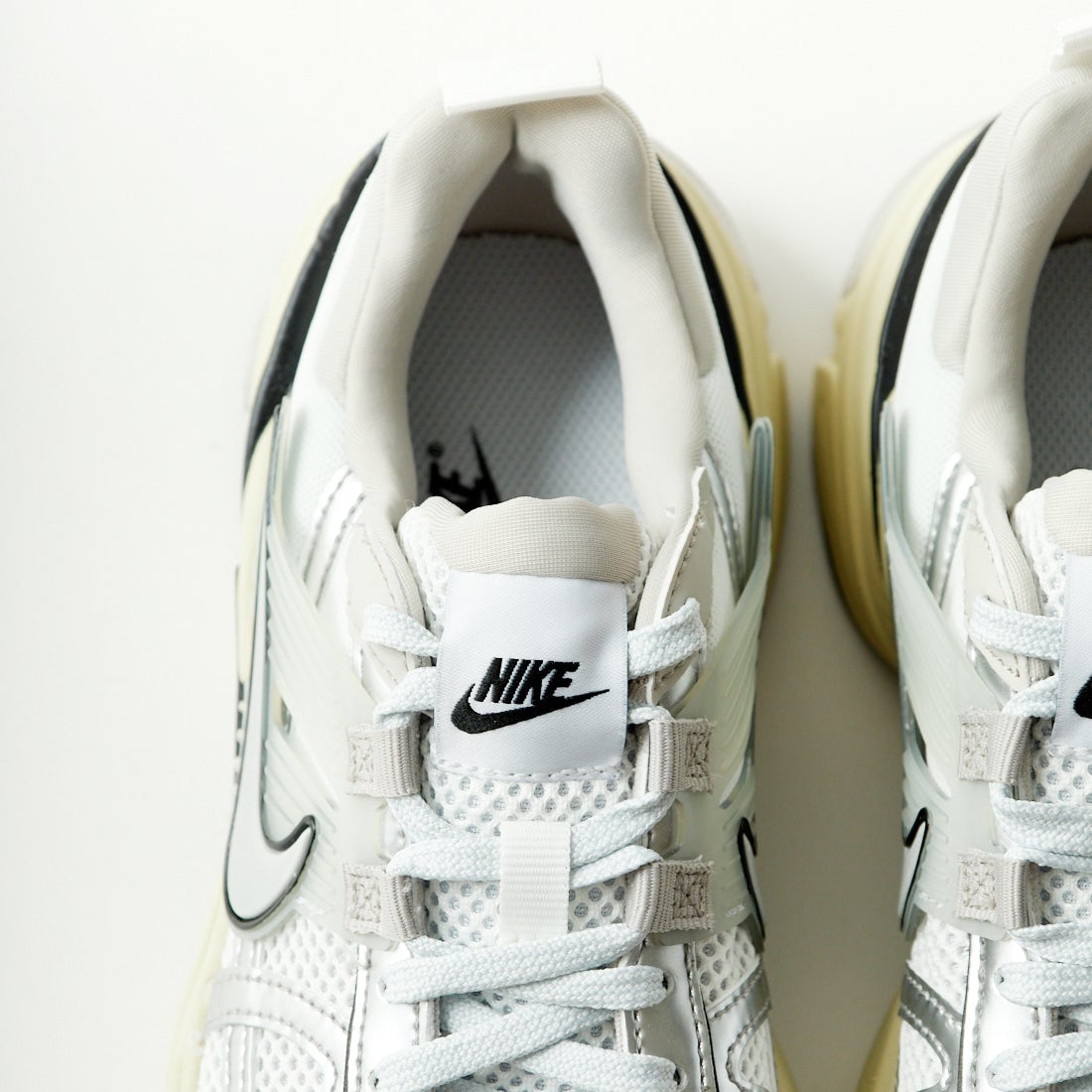 NIKE [ナイキ] ウィメンズ V2K ラン [FD0736] 100 ｻﾐｯﾄﾎﾜ