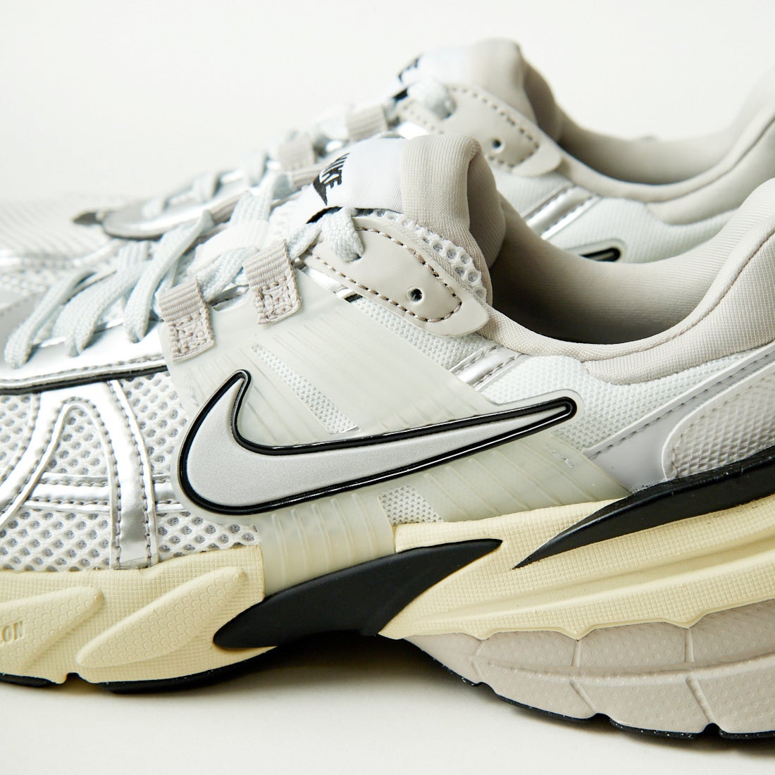 NIKE [ナイキ] ウィメンズ V2K ラン [FD0736] 100 ｻﾐｯﾄﾎﾜ